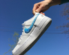 Nike AF1 custom vagues bleues sur swoosh
