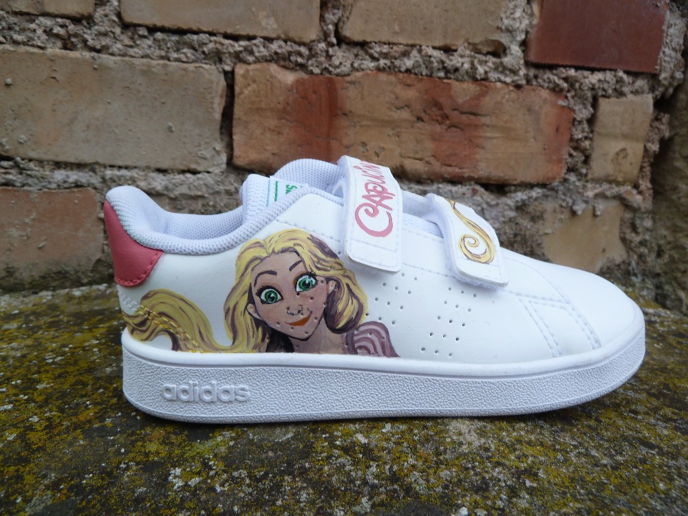 Stan smith custom Raiponce avec prénom sur les scratches